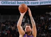 爱游戏-雄鹿鏖战火箭，东契奇刷新纪录