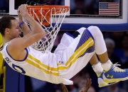 爱游戏在线-伦纳德关键先生本色尽显，广东队强势晋级雄鹿书写新篇章