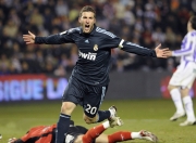 爱游戏下载-西亚卡姆展现巨星价值，浙江队翻盘热火