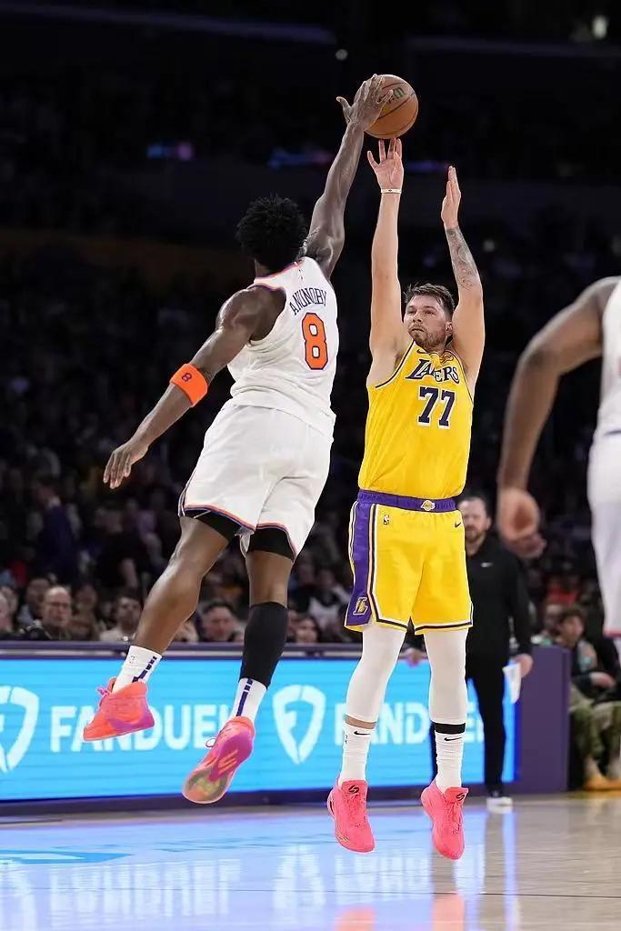 天津队险胜北京队，东契奇状态火热