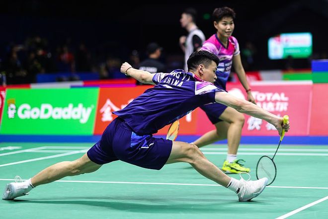 中国队鏖战韩国队,黄鸭组合统治全场 中国队鏖战韩国队,黄鸭组合统治全场