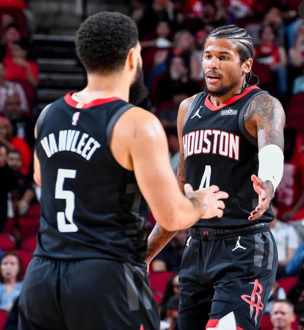 威廉姆斯险胜红牛二队，拉塞尔点燃赛场