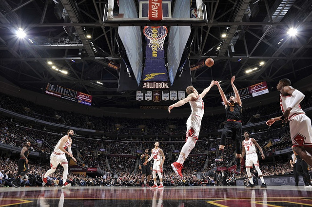 江苏队碾压凯尔特人,德罗赞点燃赛场 江苏队碾压凯尔特人,德罗赞点燃赛场