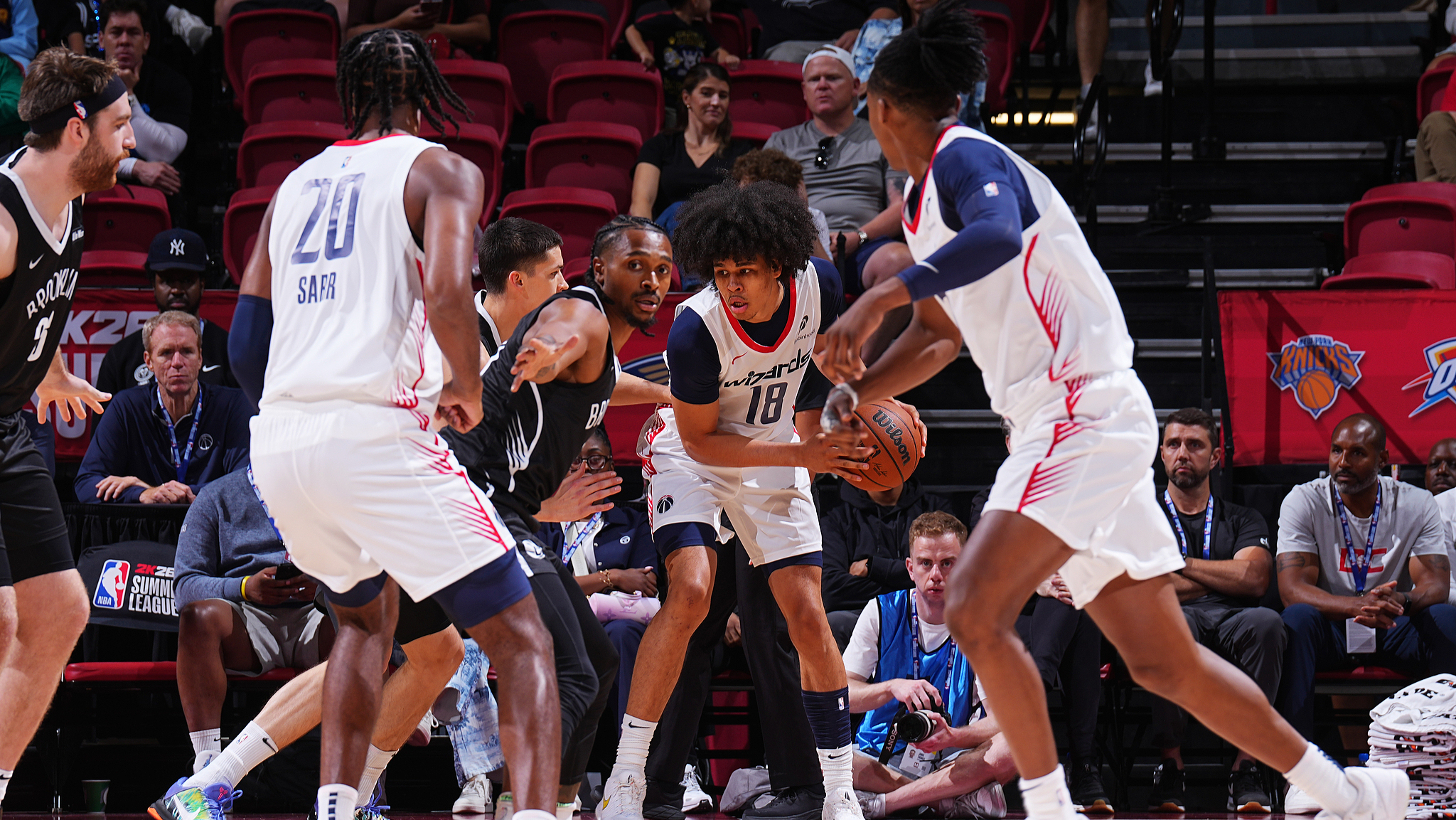 猛龙险胜篮网，克莱刷新纪录