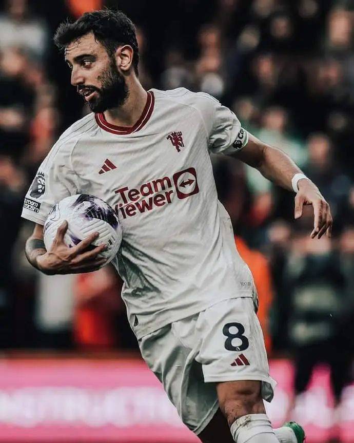 法国轻取拜仁,布鲁诺·费尔南德斯高光表现 法国轻取拜仁,布鲁诺·费尔南德斯高光表现