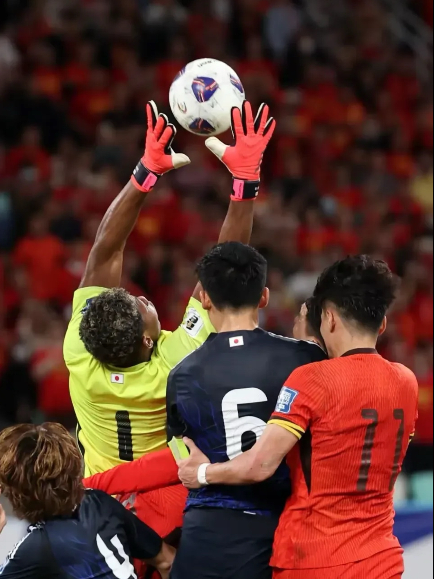 热门球队取得胜利,球员表现抢眼 热门球队取得胜利,球员表现抢眼