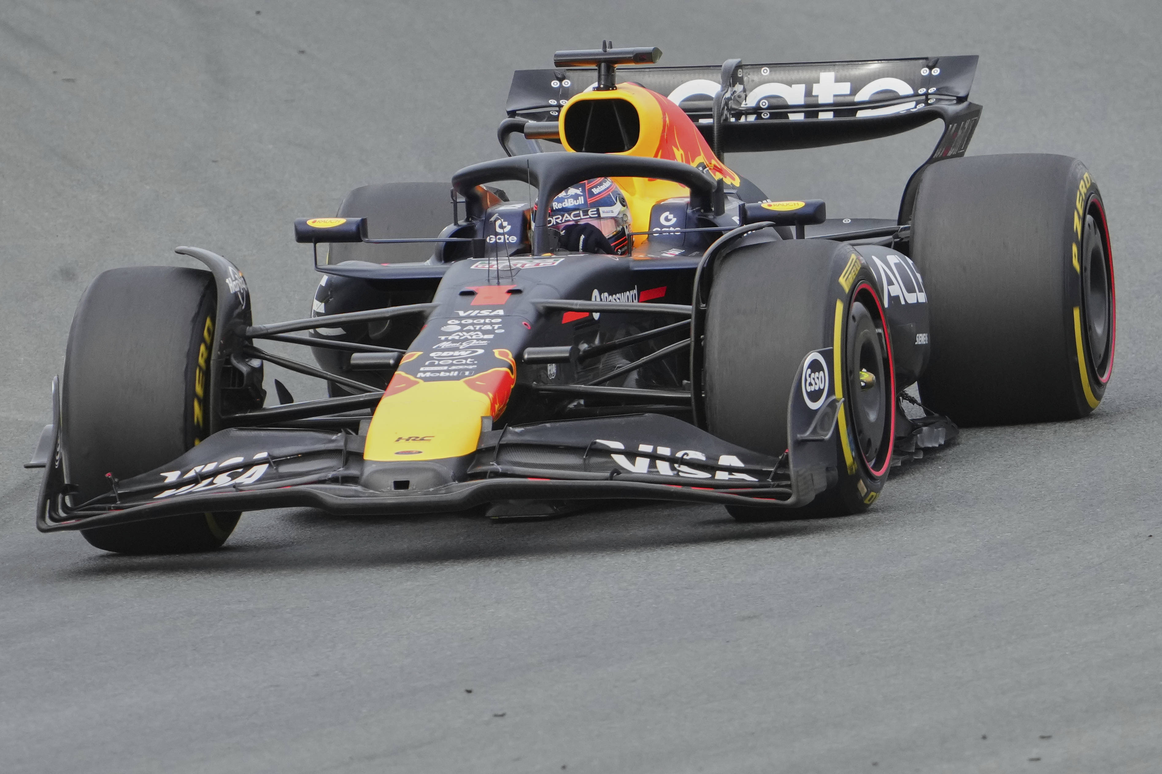 红牛车队力克迈凯伦，皮亚斯特里状态火热