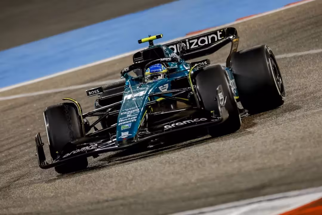 红牛二队完胜威廉姆斯，塞恩斯统治全场