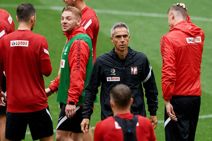 墨西哥逆转波兰，卡拉斯科统治全场