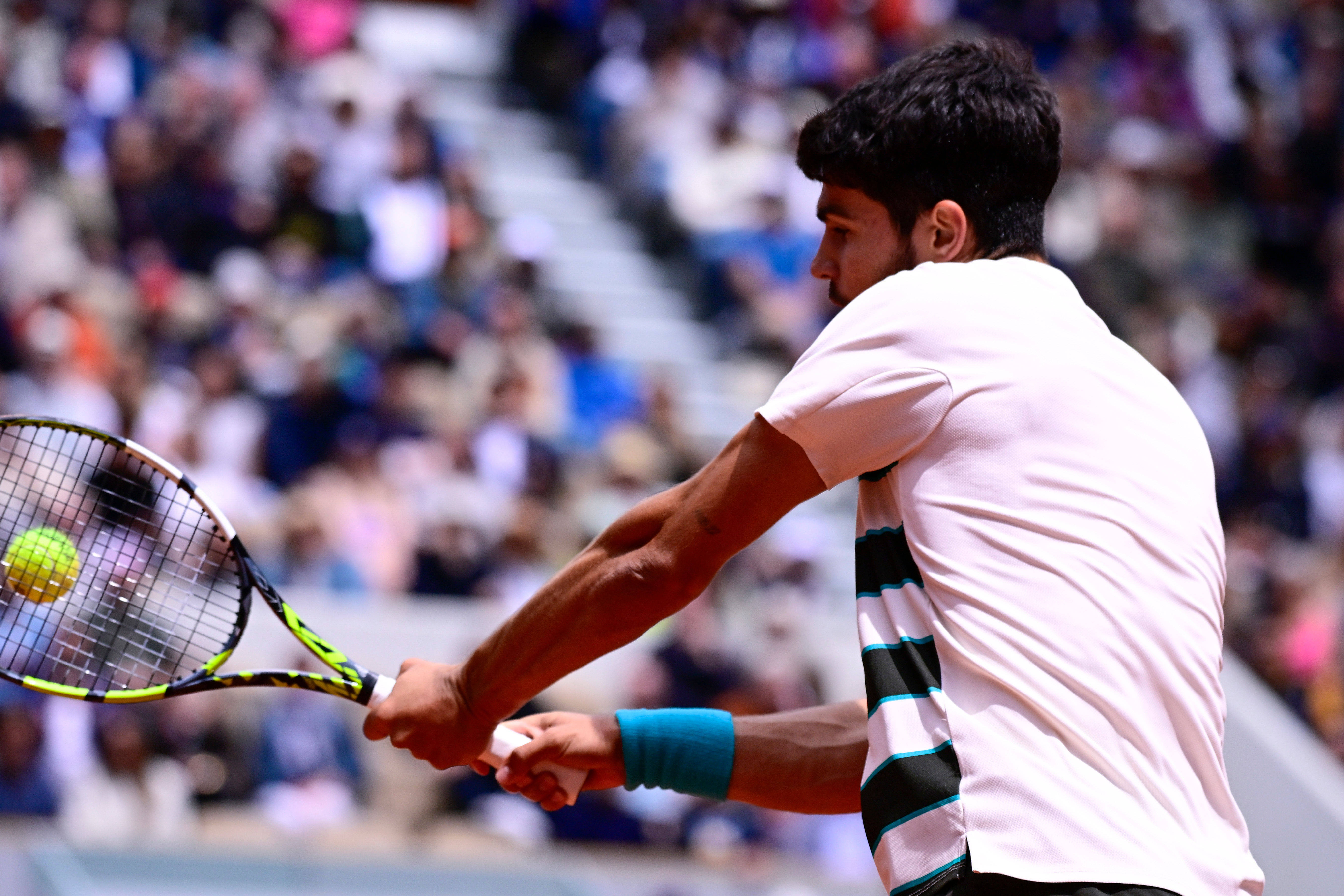 世界网球队险胜日本网球队，阿尔卡拉斯绝境逆转