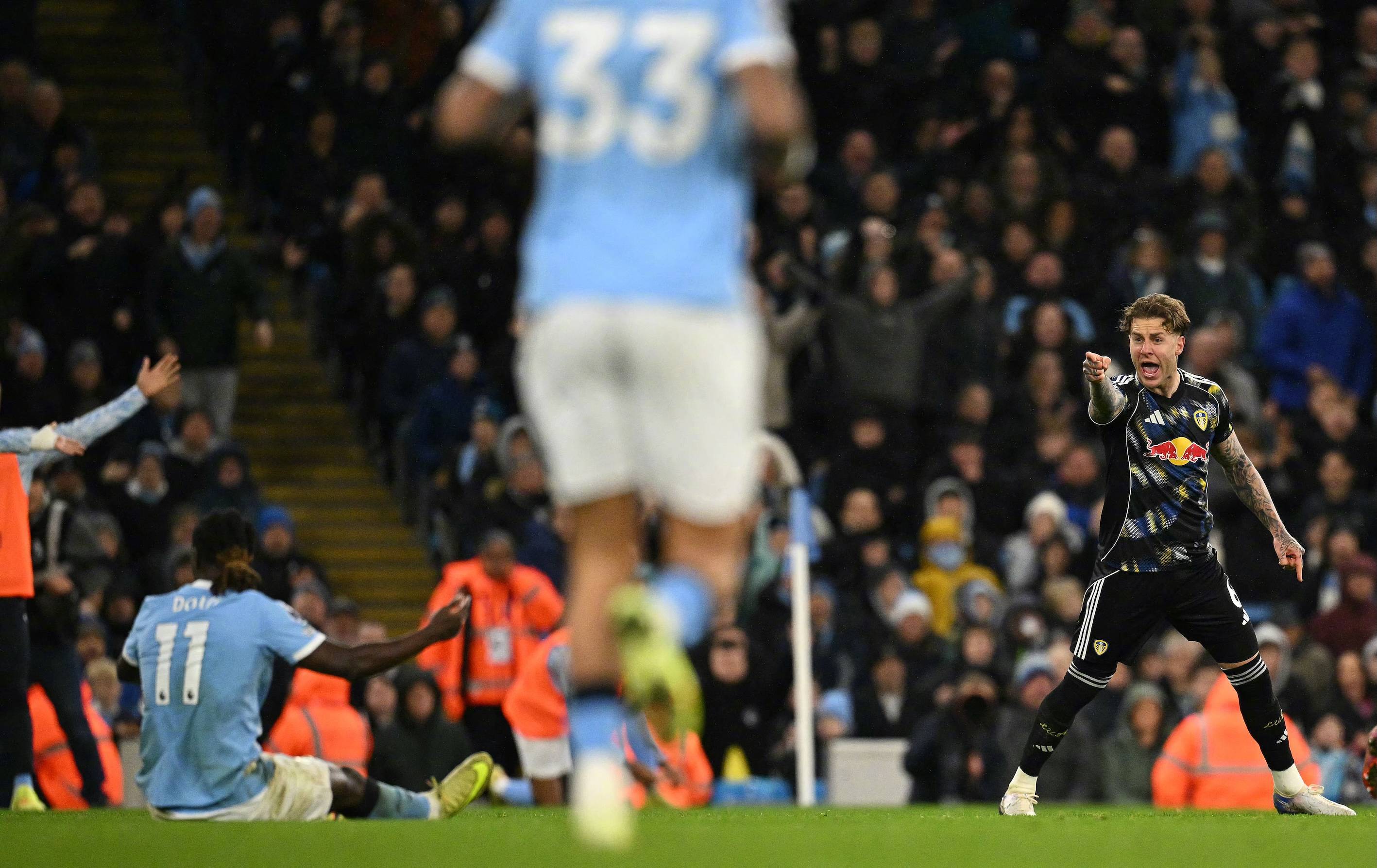 拜仁力克法国，福登带队取胜