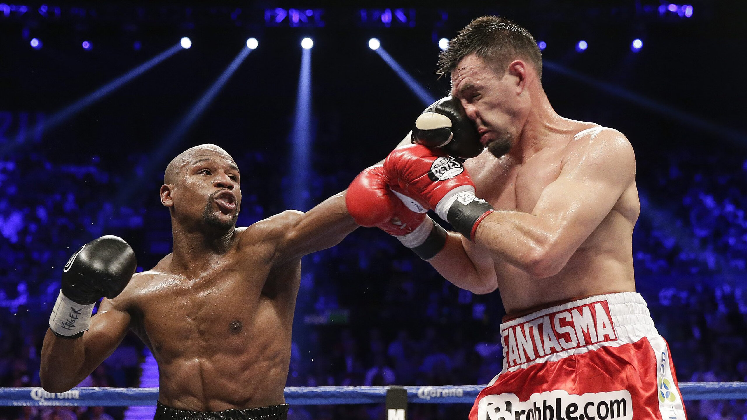 布克赛后评分拉满,F1新赛季揭幕战之夜的跨界回响